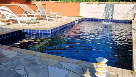House with pool for 20 people