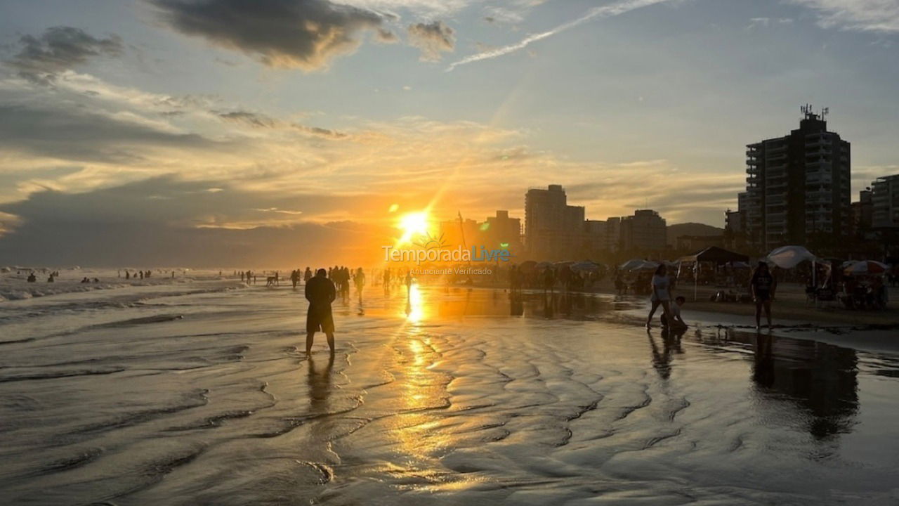 Apartamento para aluguel de temporada em Praia Grande (Praia do Caiçara)