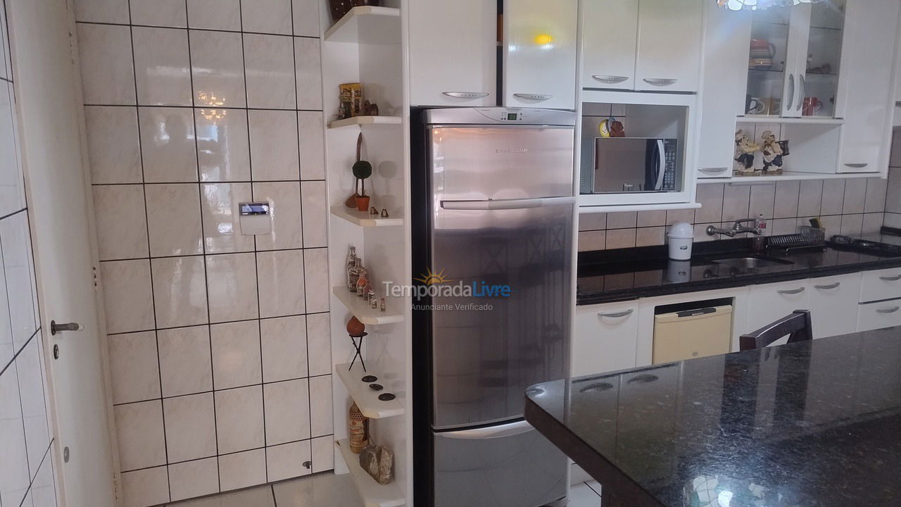 Apartamento para aluguel de temporada em Itapema (Meia Praia)