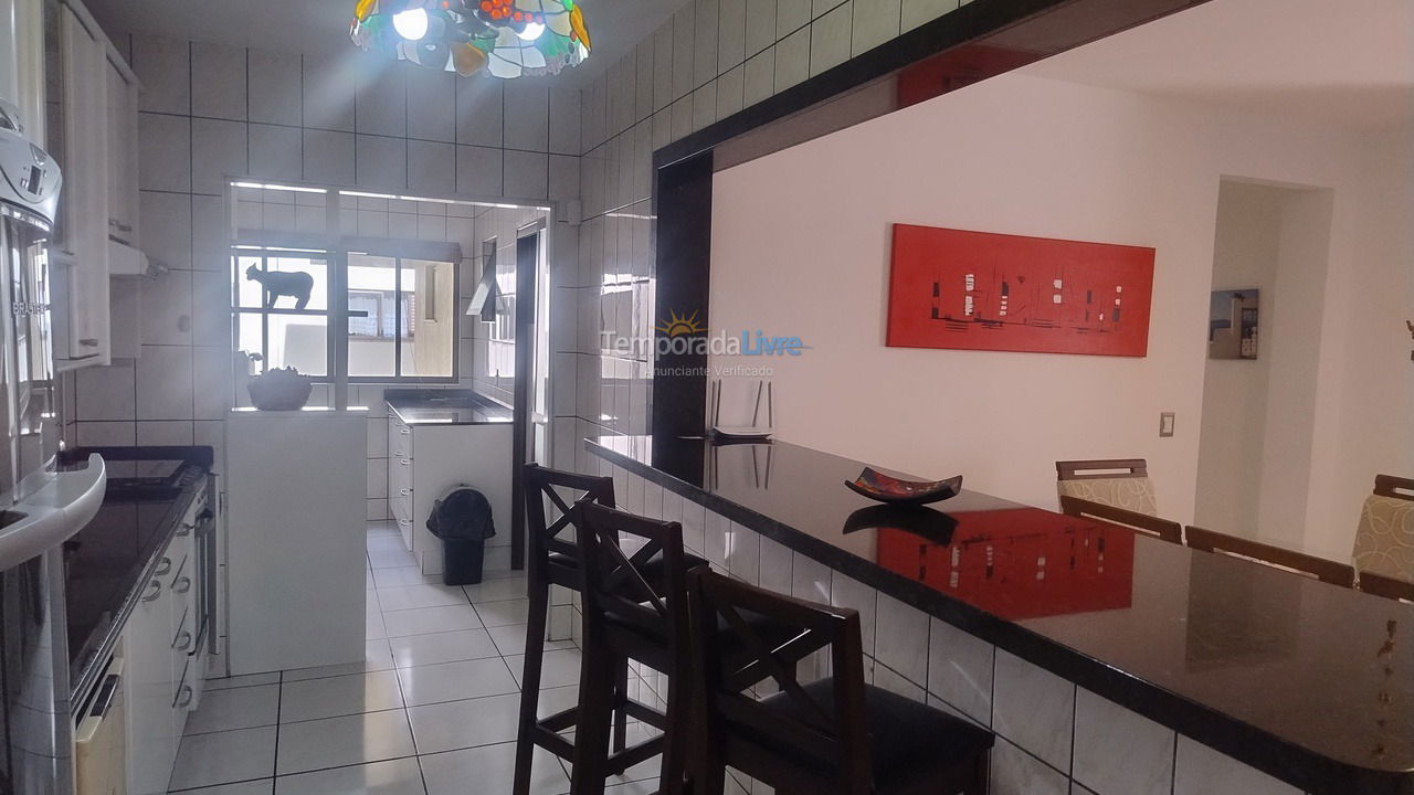 Apartamento para aluguel de temporada em Itapema (Meia Praia)