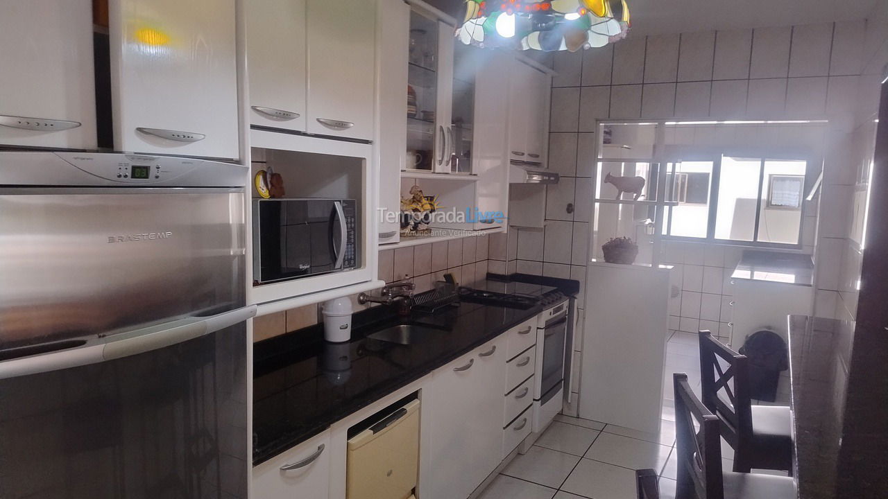 Apartamento para aluguel de temporada em Itapema (Meia Praia)