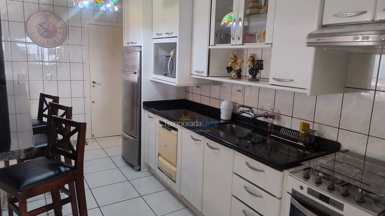 Apartamento para aluguel de temporada em Itapema (Meia Praia)