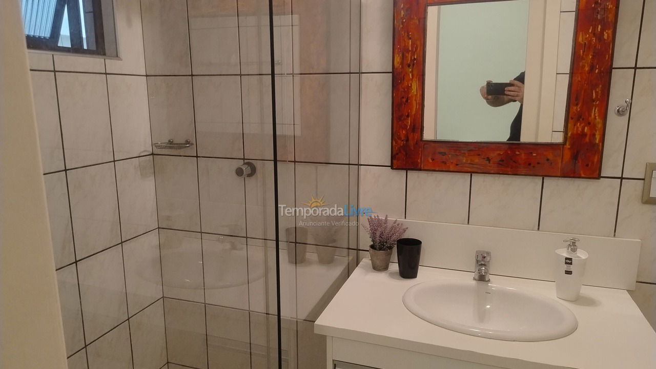 Apartamento para aluguel de temporada em Itapema (Meia Praia)