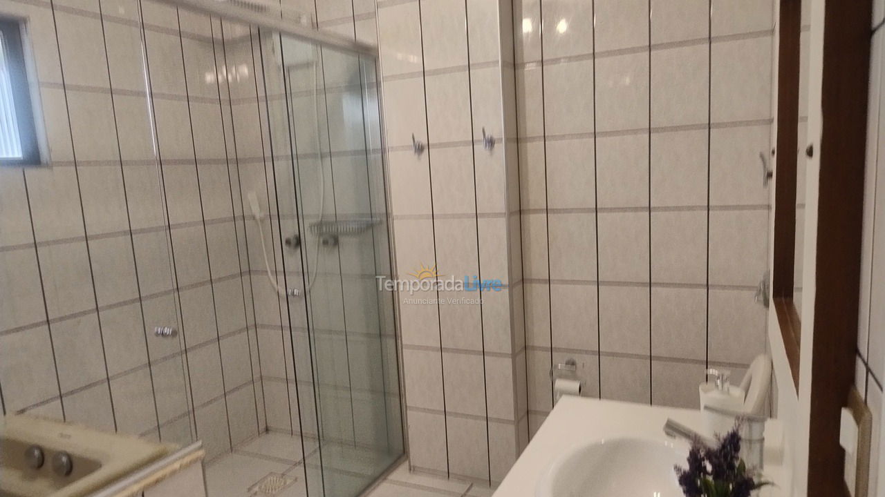 Apartamento para aluguel de temporada em Itapema (Meia Praia)