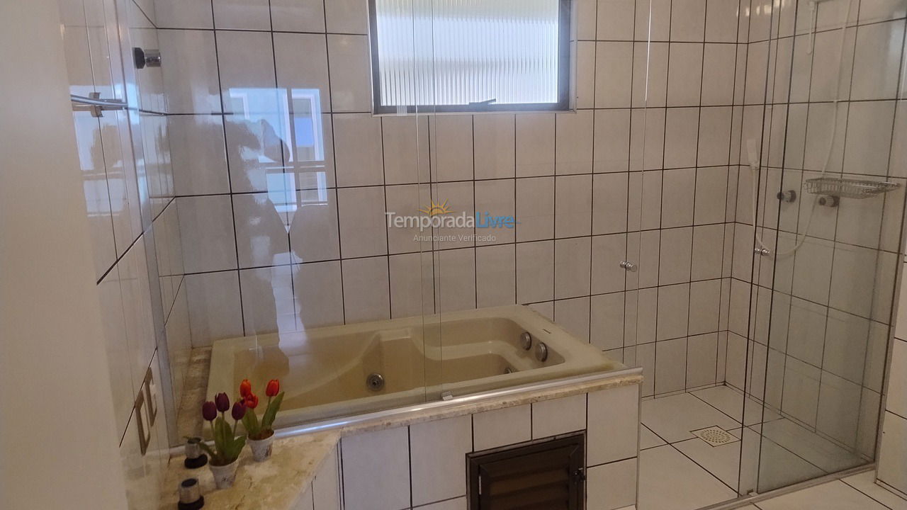 Apartamento para aluguel de temporada em Itapema (Meia Praia)