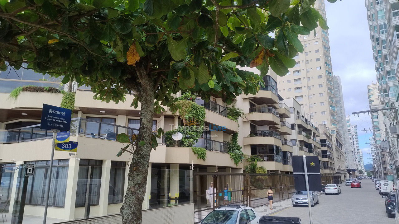 Apartamento para aluguel de temporada em Itapema (Meia Praia)