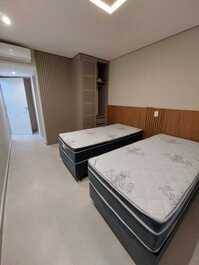 5 suites, swimming pool and sauna in a condominium. Juquehy. 150 meters from the beach.