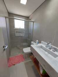 5 suites, swimming pool and sauna in a condominium. Juquehy. 150 meters from the beach.