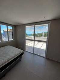5 suites, swimming pool and sauna in a condominium. Juquehy. 150 meters from the beach.