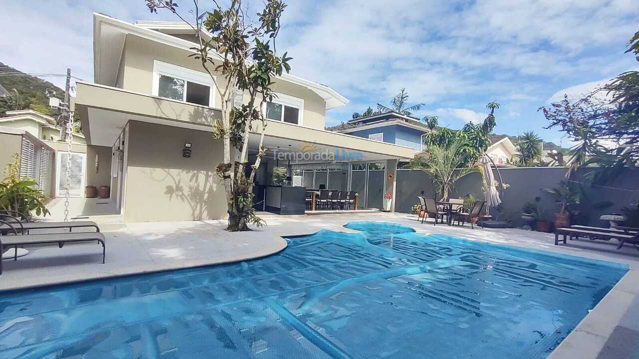 Casa para alquiler de vacaciones em São Sebastião (Praia da Baleia)