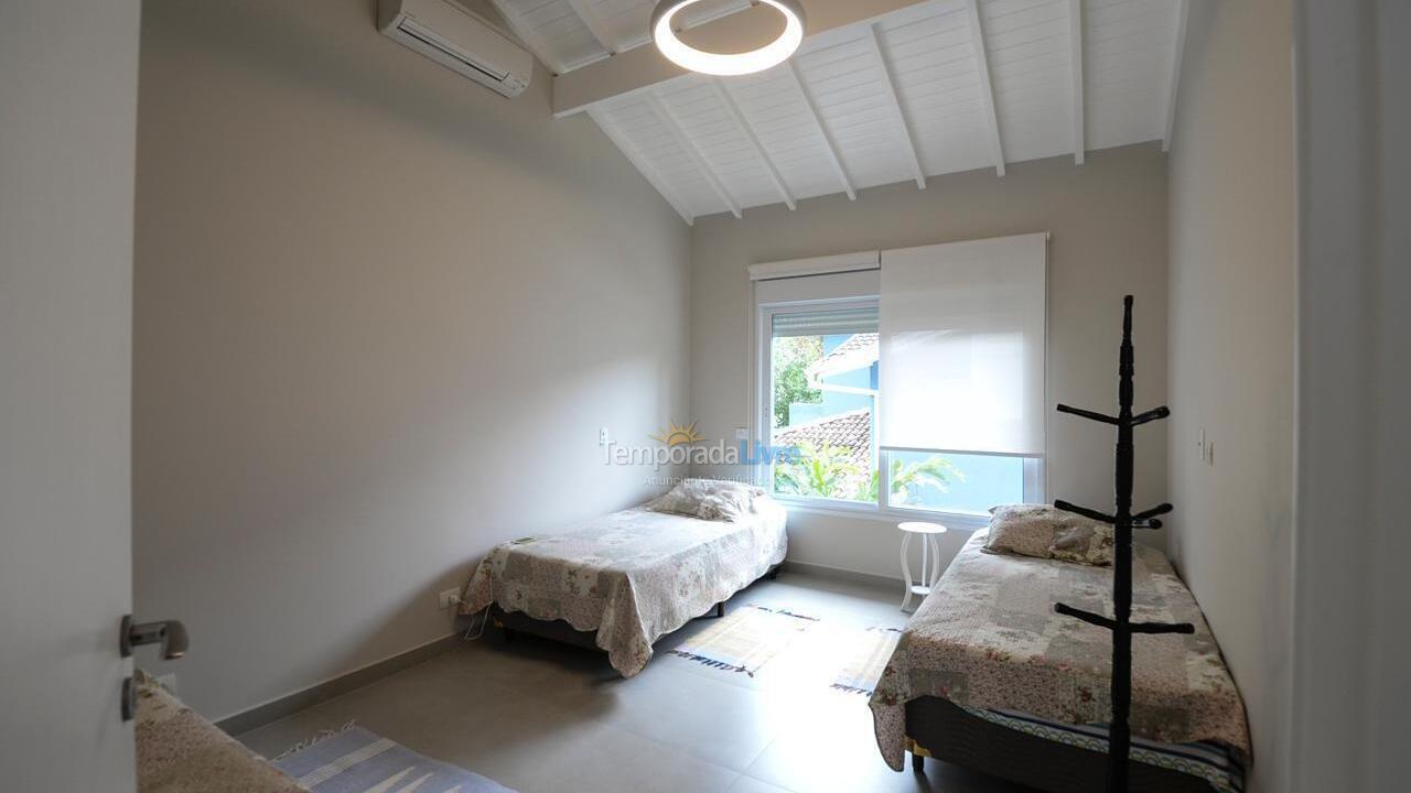 Casa para alquiler de vacaciones em São Sebastião (Praia da Baleia)