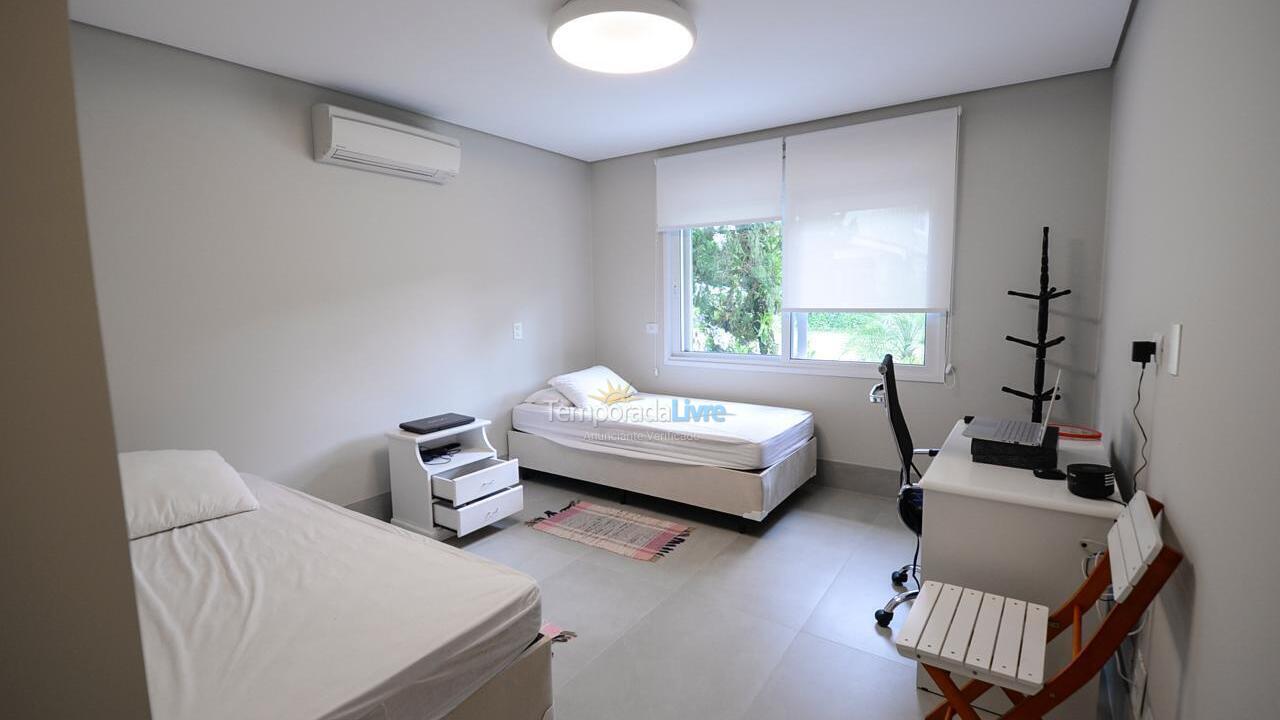 Casa para alquiler de vacaciones em São Sebastião (Praia da Baleia)