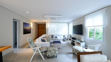 En condominio en Baleia, 5 suites, piscina privada, barbacoa.