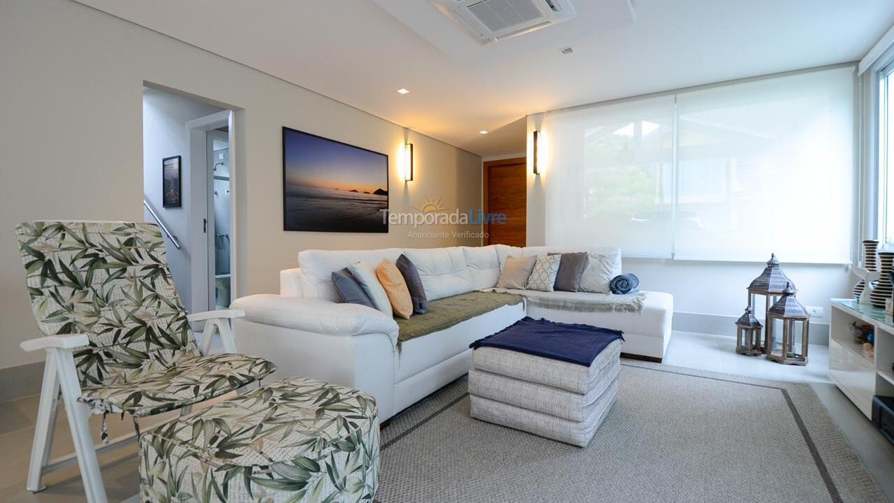 Casa para alquiler de vacaciones em São Sebastião (Praia da Baleia)