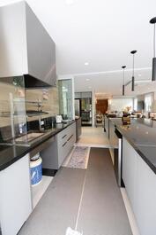 En condominio en Baleia, 5 suites, piscina privada, barbacoa.