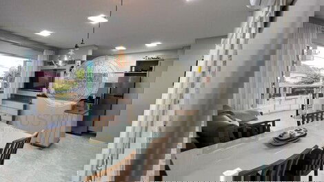 Hermoso apartamento a pocos metros del mar en Mariscal en Bombinhas