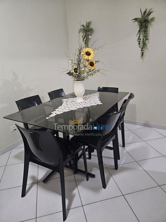 Apartamento para aluguel de temporada em Guarujá (Pitangueiras)