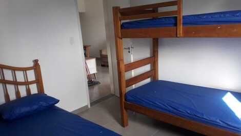 Hermoso apartamento. 2 dolor. parilla. en el balcón y hermosa vista al mar