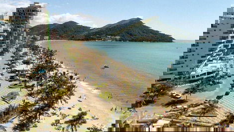 Hermoso apartamento. 2 dolor. parilla. en el balcón y hermosa vista al mar