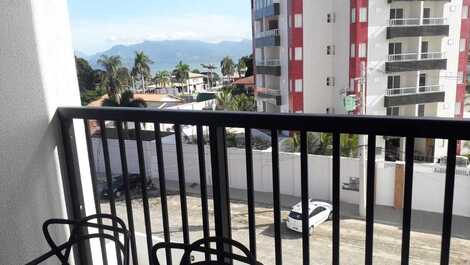 Hermoso apartamento. 2 dolor. parilla. en el balcón y hermosa vista al mar