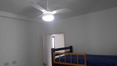 Hermoso apartamento. 2 dolor. parilla. en el balcón y hermosa vista al mar