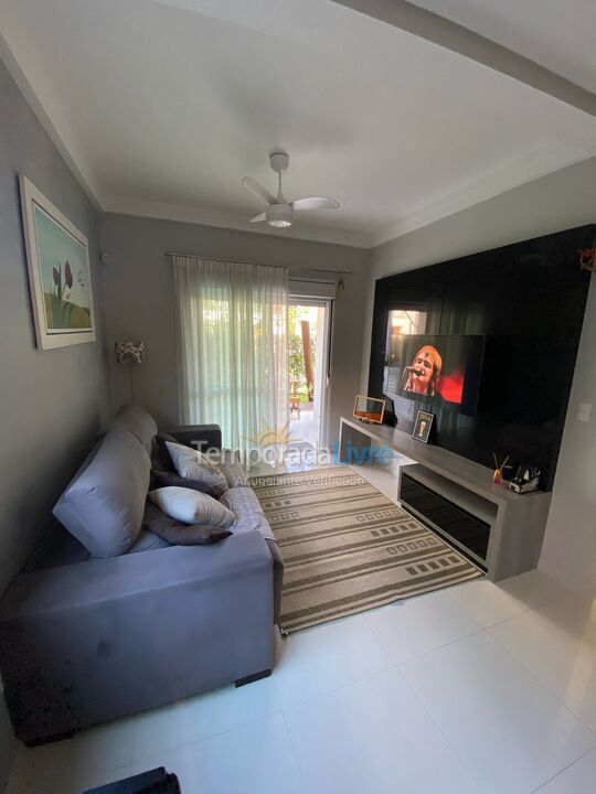 Apartamento para aluguel de temporada em Governador Celso Ramos (Praia de Palmas)