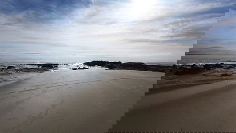 🌴 Refúgio em Itapoá: Casa Vista Mar a Poucos Passos da Praia!