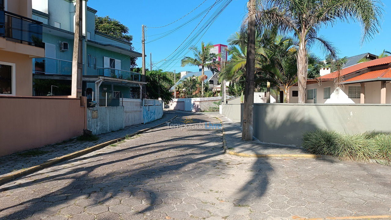 Casa para aluguel de temporada em Itapoá (Itapema do Norte)