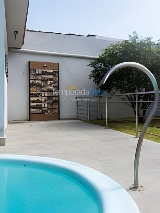 Casa para aluguel de temporada em Vila Velha (Ponta da Fruta)