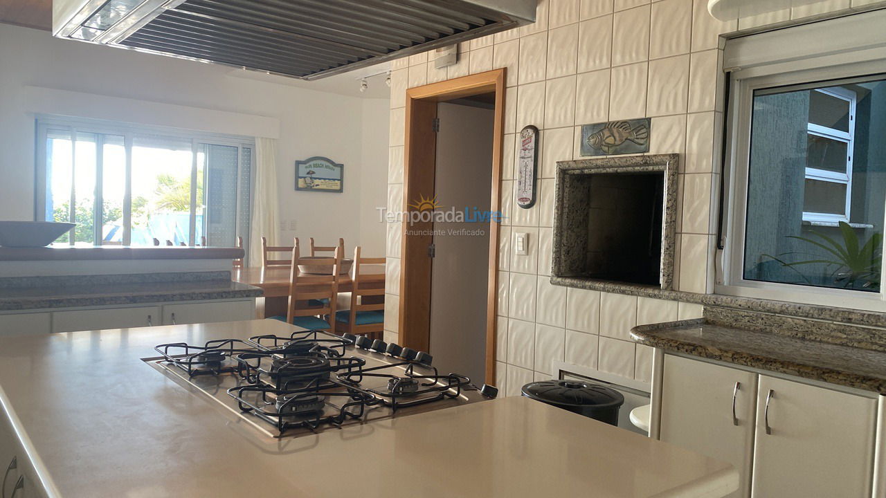 Casa para aluguel de temporada em Bombinhas (Canto Grande)