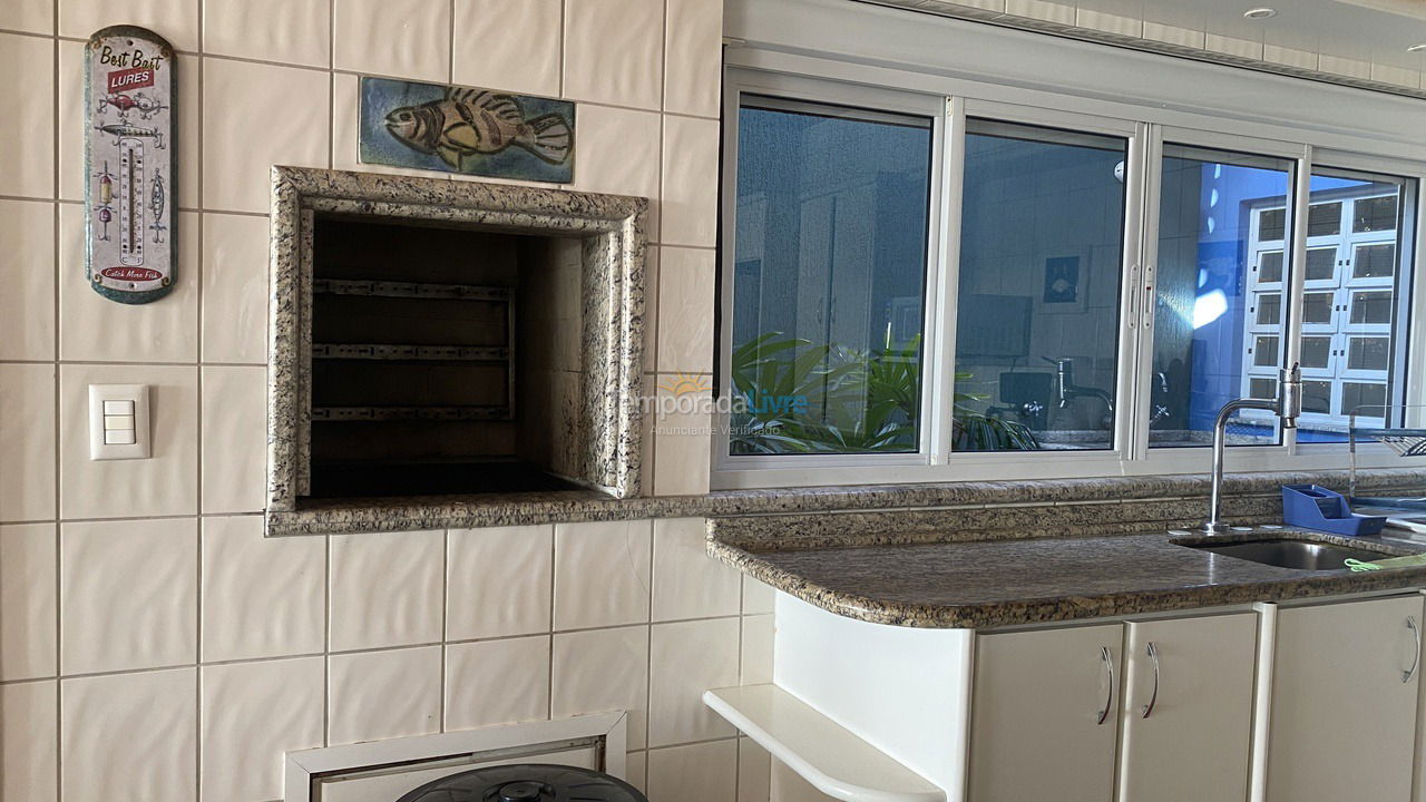 Casa para aluguel de temporada em Bombinhas (Canto Grande)