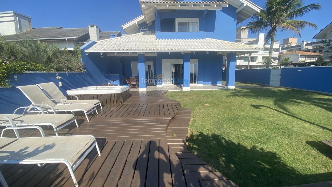 Casa para aluguel de temporada em Bombinhas (Canto Grande)