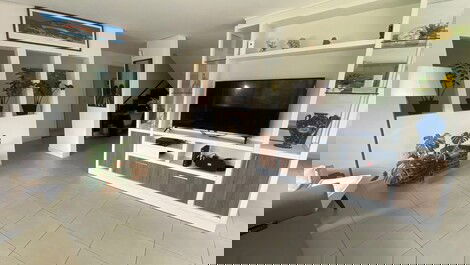 Great house with garden and barbecue, 250 meters from the sea