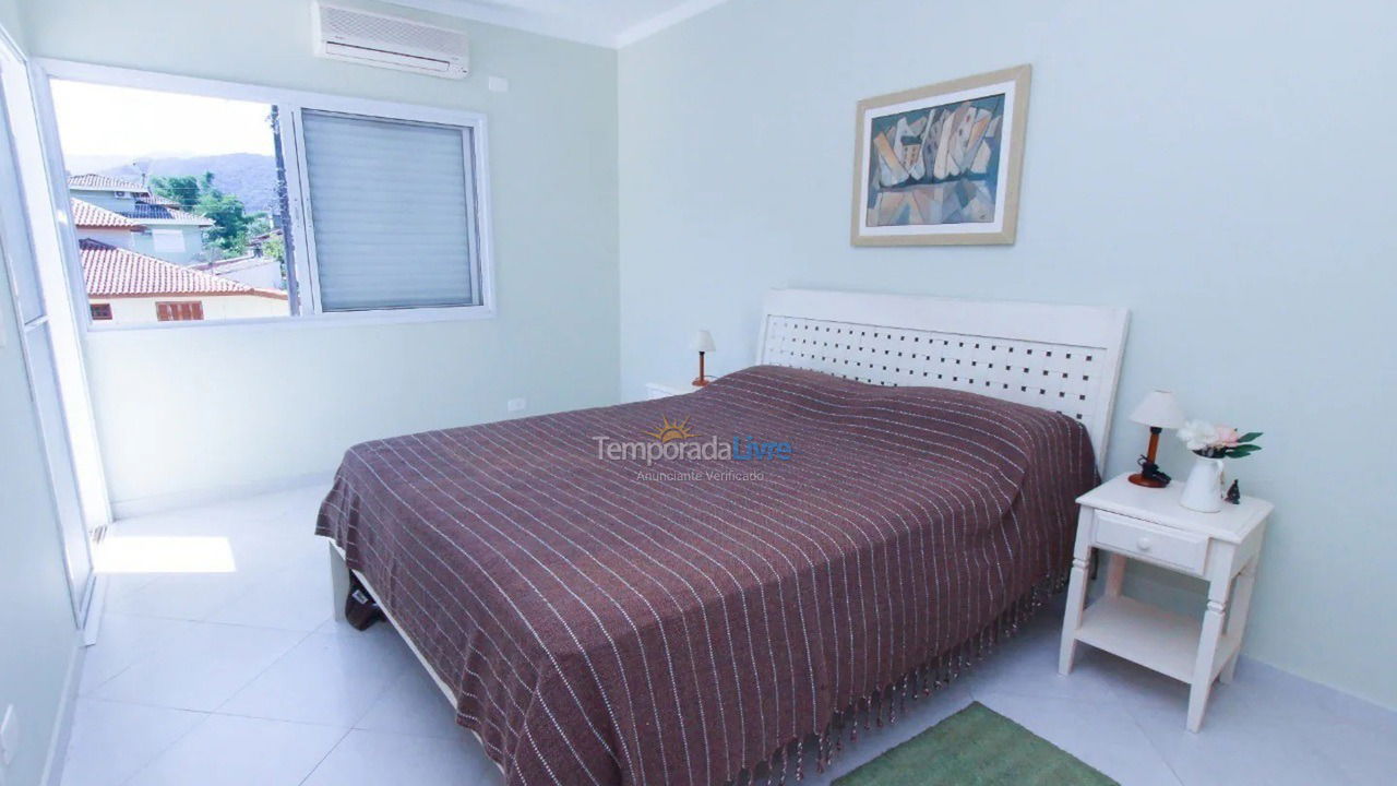 Casa para aluguel de temporada em São Sebastião (Praia da Baleia)