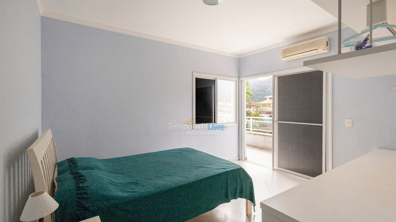 Casa para aluguel de temporada em São Sebastião (Praia da Baleia)