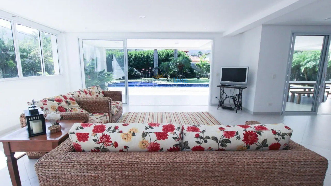 Casa para aluguel de temporada em São Sebastião (Praia da Baleia)