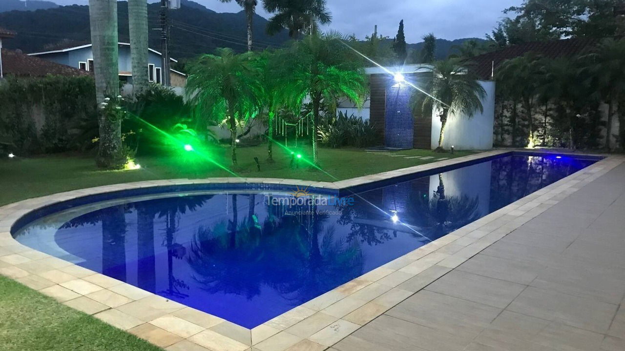 Casa para aluguel de temporada em São Sebastião (Praia da Baleia)