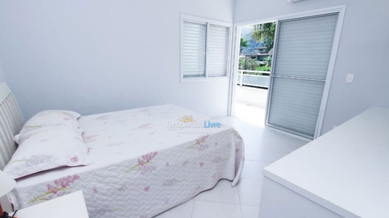 Casa para aluguel de temporada em São Sebastião (Praia da Baleia)