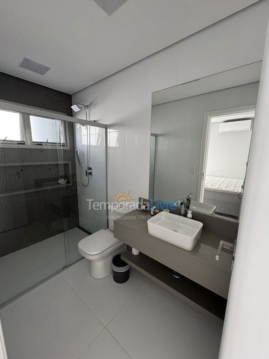 Casa para alquiler de vacaciones em Bertioga (Praia de Guaratuba)