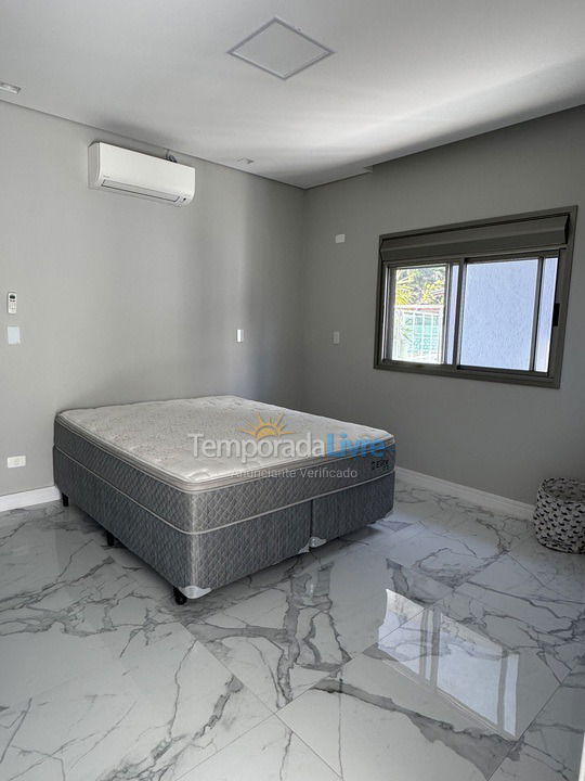 Casa para alquiler de vacaciones em Bertioga (Praia de Guaratuba)