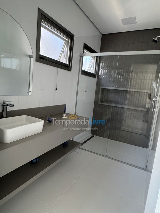 Casa para alquiler de vacaciones em Bertioga (Praia de Guaratuba)