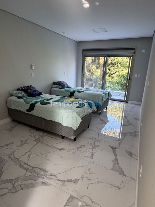 Casa para alquiler de vacaciones em Bertioga (Praia de Guaratuba)