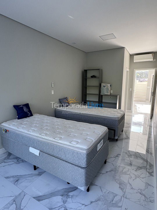 Casa para alquiler de vacaciones em Bertioga (Praia de Guaratuba)