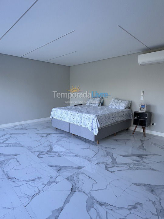 Casa para alquiler de vacaciones em Bertioga (Praia de Guaratuba)