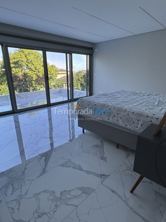 Casa para alquiler de vacaciones em Bertioga (Praia de Guaratuba)