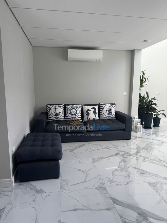 Casa para alquiler de vacaciones em Bertioga (Praia de Guaratuba)