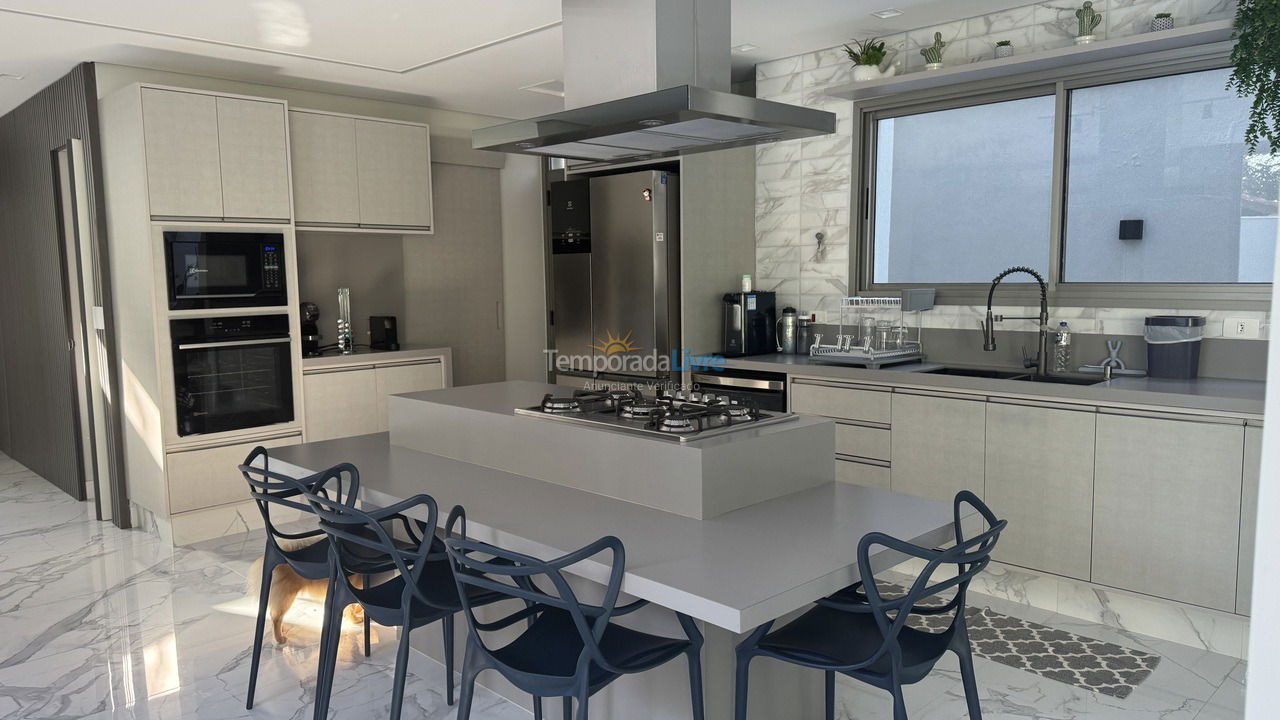 Casa para alquiler de vacaciones em Bertioga (Praia de Guaratuba)