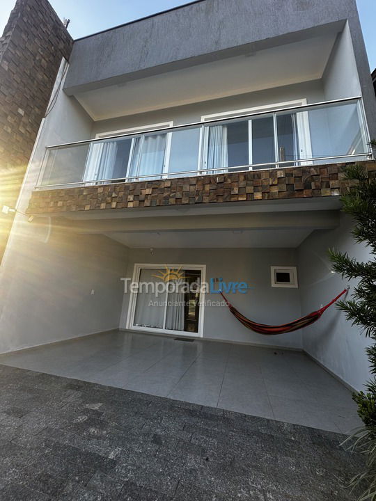 Casa para aluguel de temporada em São Francisco do Sul (Enseada)