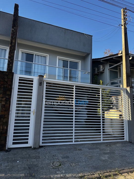 Casa para aluguel de temporada em São Francisco do Sul (Enseada)