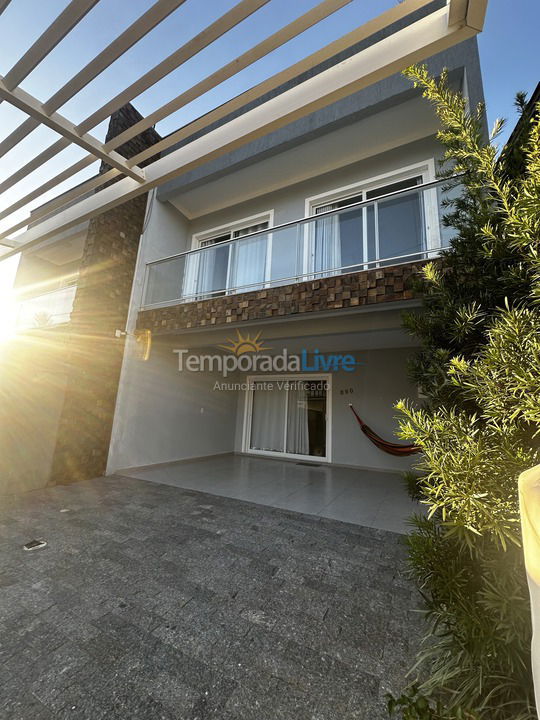 Casa para aluguel de temporada em São Francisco do Sul (Enseada)